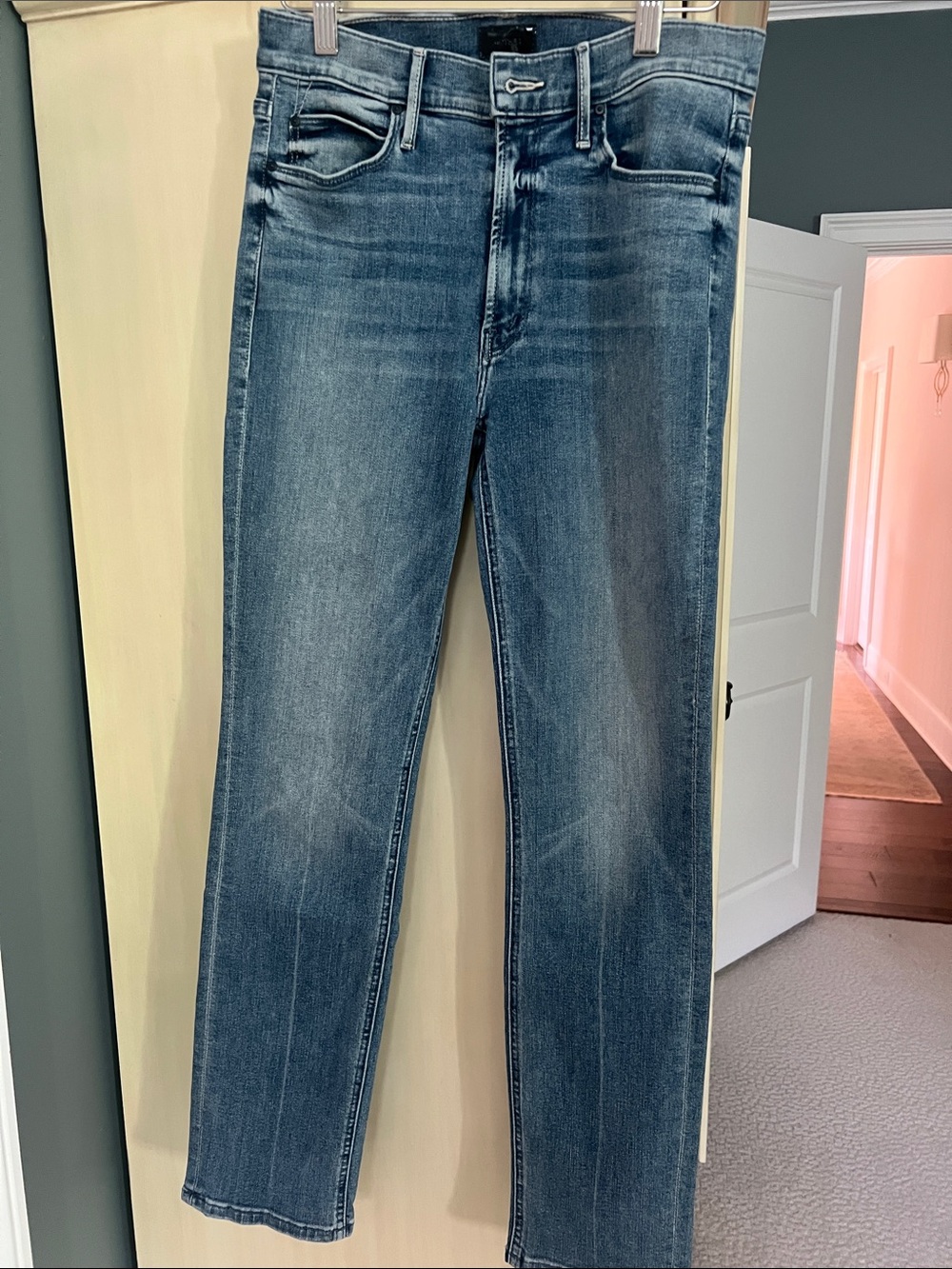 Classic Straight-Leg Women's Jeans in Medium Blue